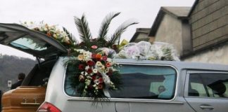 San Pietro a Patierno, ultimo viaggio senza assicurazione: sequestrati due carri funebri