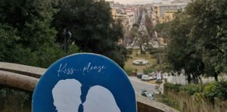 Napoli, ecco "la strada dell’amore” a Capodimonte: “Kiss Please”
