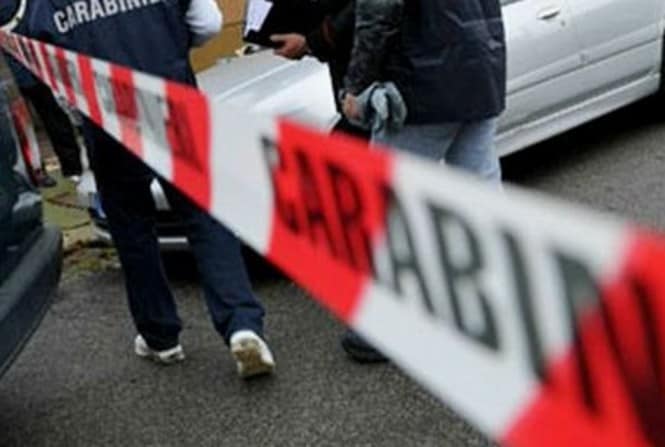 Grumo Nevano: sfonda la vetrina di un supermercato con un’auto rubata, arrestato 34enne