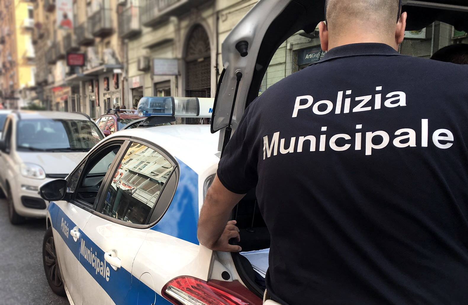 Napoli, sequestrati 540 chili di prodotti ittici in una ristopescheria a San Carlo all'Arena