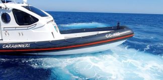 Capri, turisti in gita entrano nella Grotta Azzurra: denunciato un 53enne
