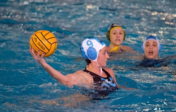 Serie A2 femminile di pallanuoto: Napoli Nuoto batte Cosernuoto ed è sempre più prima