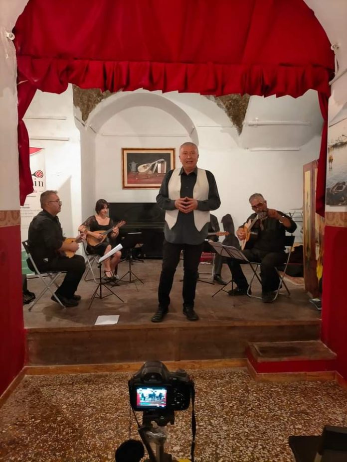 Il tenore Pietro Quirino e il Quartetto Napoletano in concerto alla "Casa del Mandolino Napoletano" 