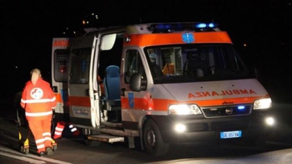 Il tragico bilancio dell'incidente stradale avvenuto a Villa Literno, nel Casertano, in cui hanno perso la vita tre giovani ragazzi di vent'anni