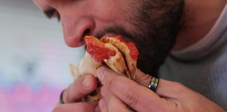 World Pizza Day: Heinz propone Heinzzola, la pizza con l’ingrediente segreto