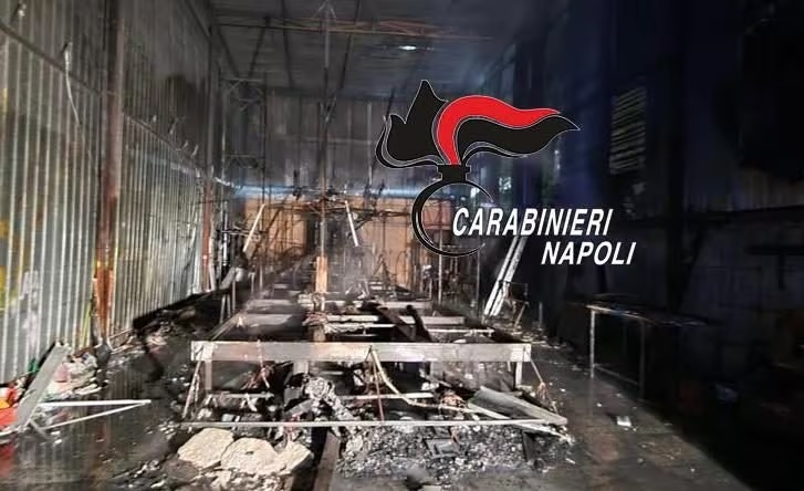 Saviano, incendio distrugge carro di Carnevale: indagini in corso