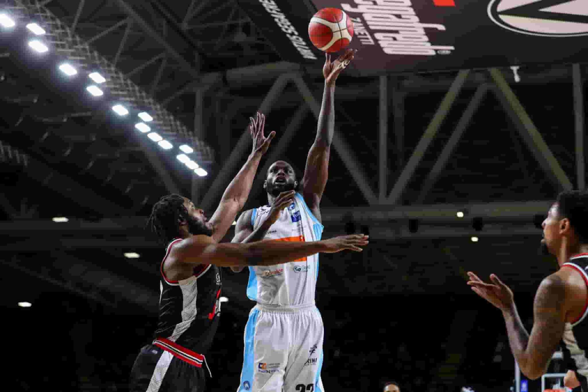 Impresa degli azzurri: Virtus Segafredo Bologna-Gevi Napoli Basket 81-89