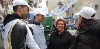 Quartieri Spagnoli, a murale Maradona tutor turistici