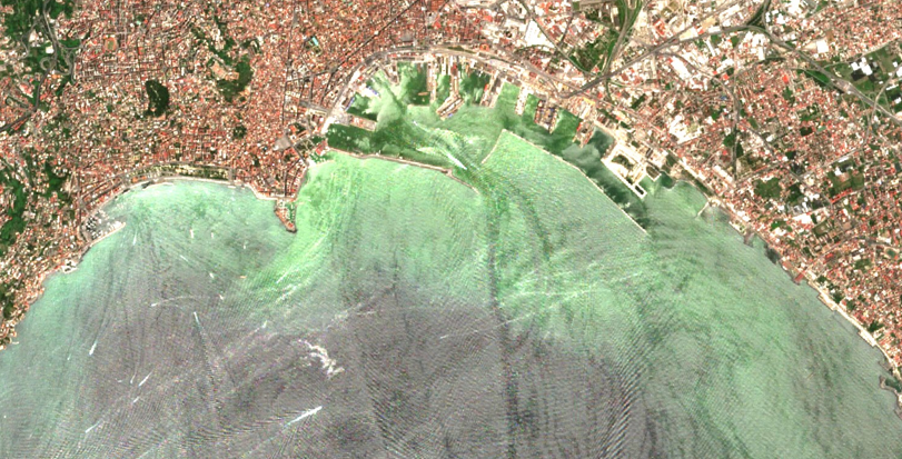 Arpac, riscontro prelievi colorazione anomala acque del Golfo di Napoli