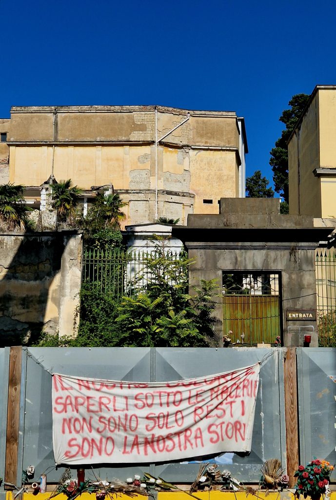 Il vergognoso degrado del Cimitero di Poggioreale