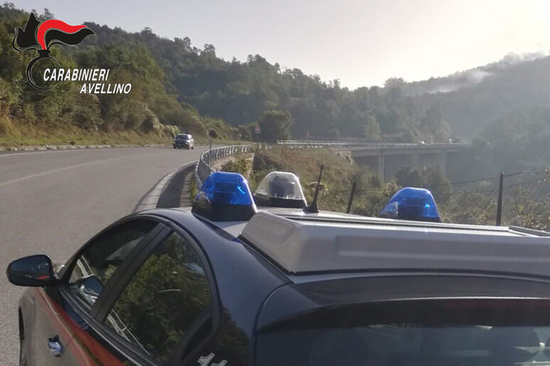 Avellino, minaccia di lanciarsi da viadotto: salvato