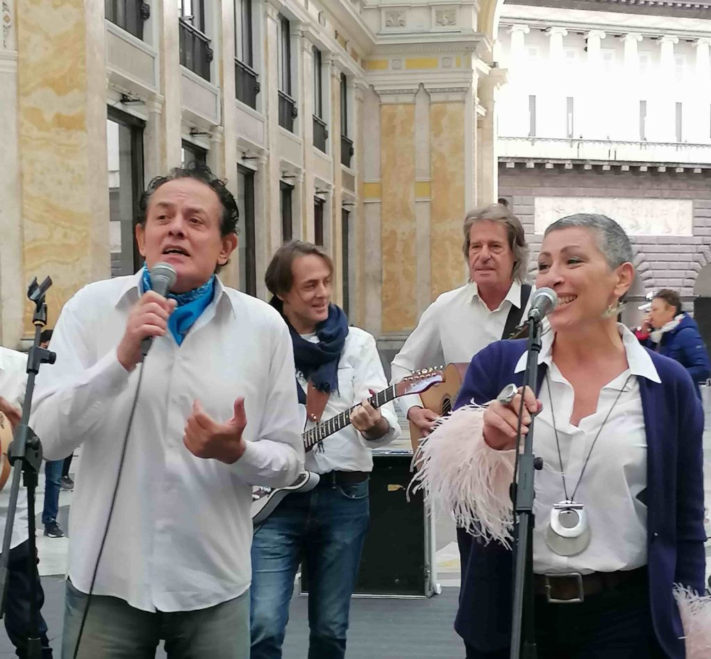 Nella Galleria Umberto di Napoli il flash mob di NOI Nuova Orchestra Italiana 