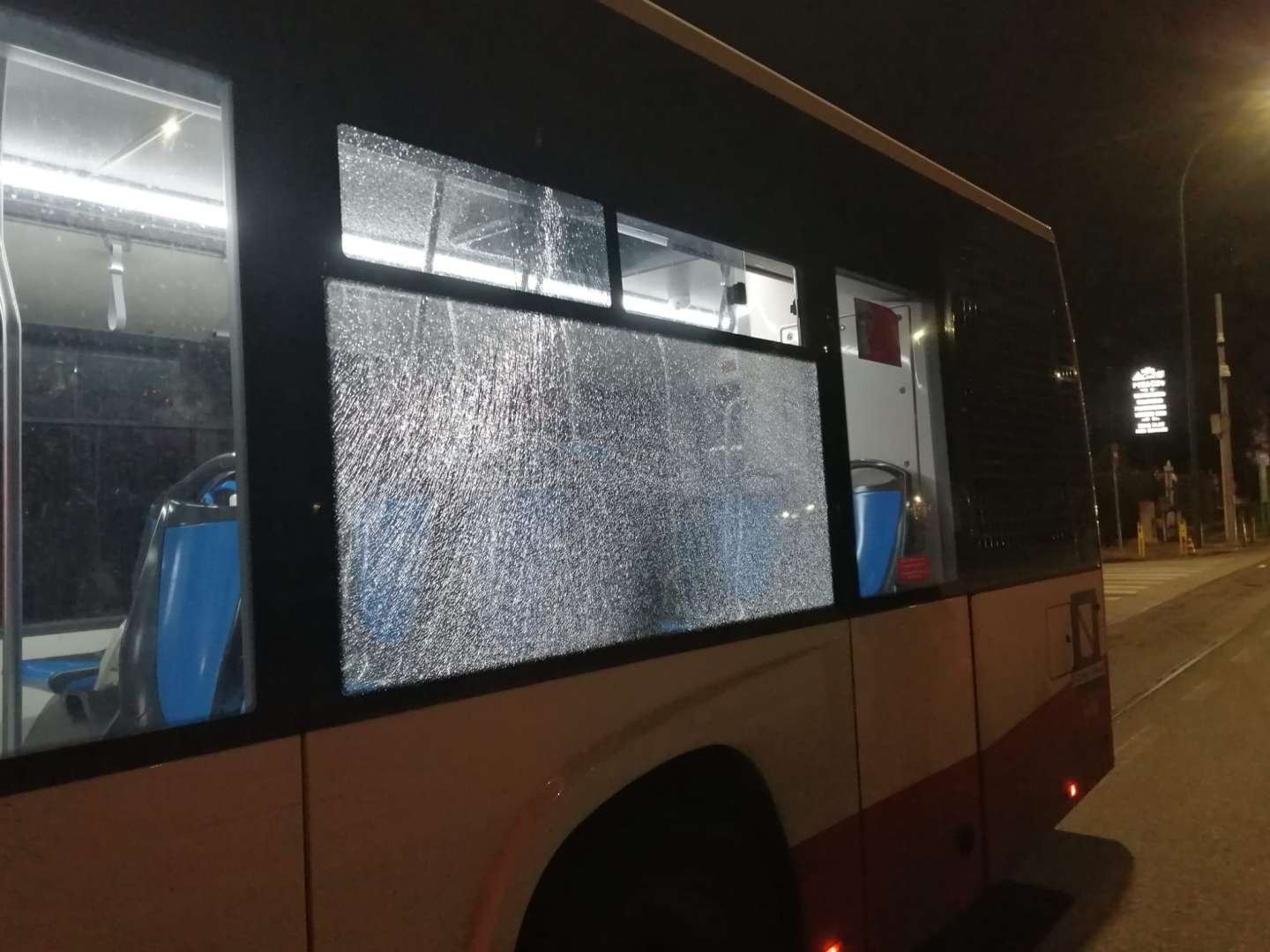 Fuorigrotta, lancio di pietre contro bus Anm