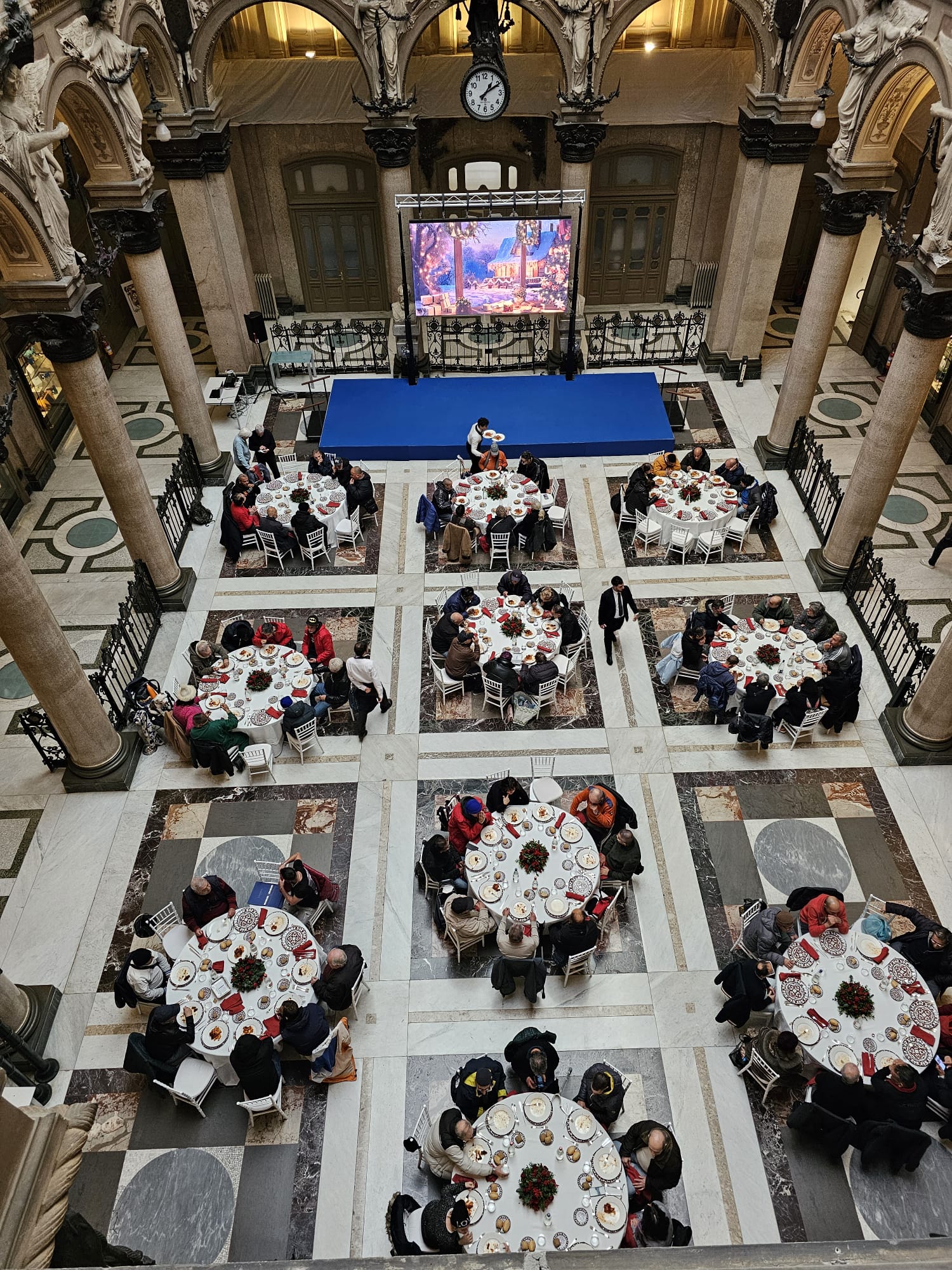 Napoli, pranzo di Natale per i poveri in Camera di Commercio con la Comunità di Sant’Egidio