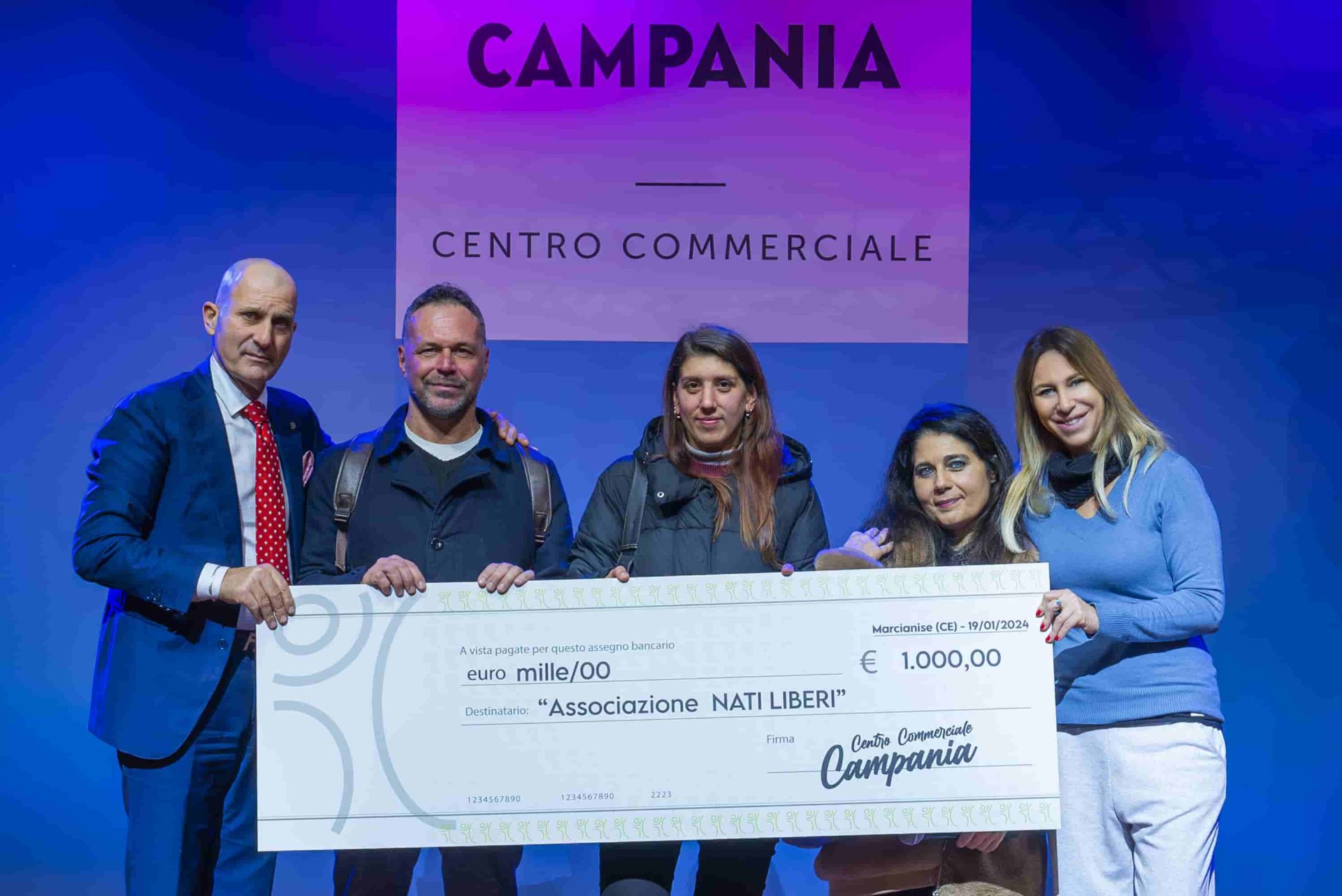 Al Centro Commerciale Campania raccolti 11mila euro in beneficenza