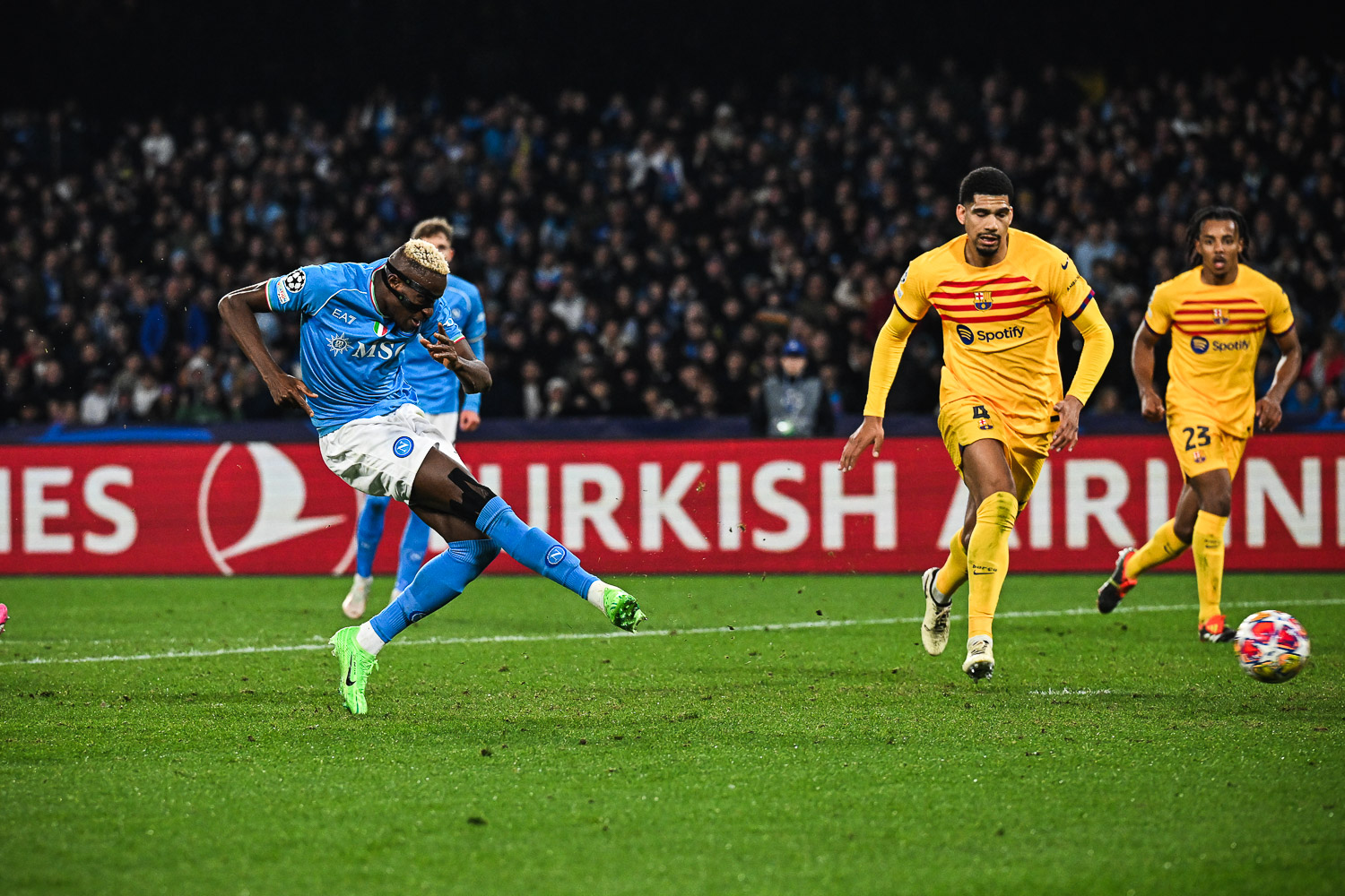 Calcio Napoli in crescendo: 1-1 col Barcellona