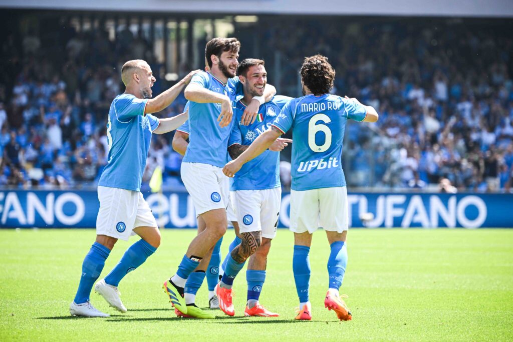 Calcio Napoli, al Maradona 2-2 contro il Frosinone. Un pareggio che non serve a nulla