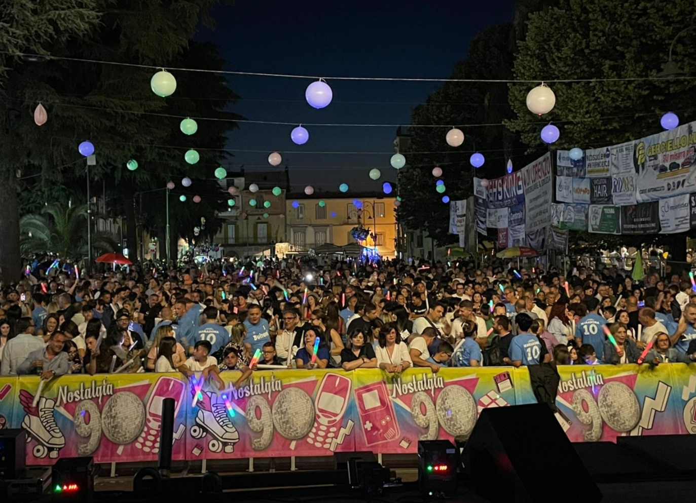 A Somma Vesuviana successo per Nostalgia90: oltre 2000 persone in piazza