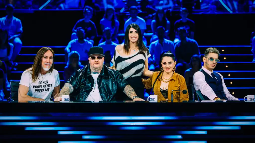 X Factor 2024, la finale in esterna a Napoli: parte la sfida tra i 12 artisti in gara