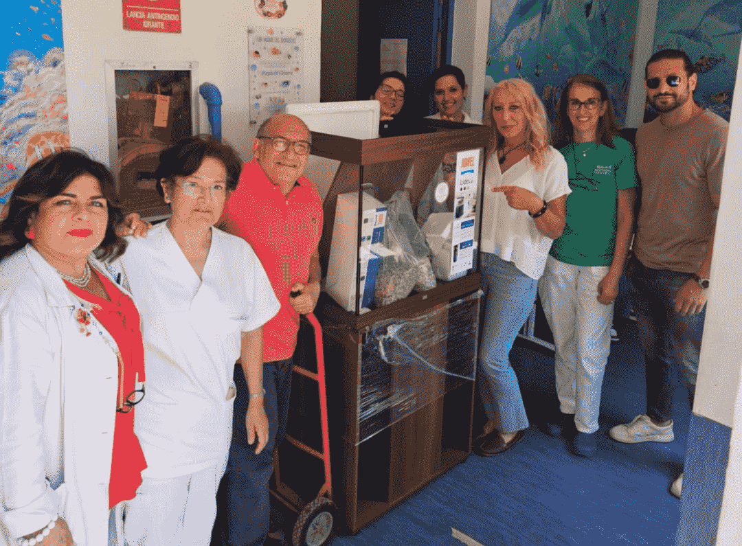 “Cenando sotto un Cielo Diverso” dona un acquario alla clinica pediatrica Luigi Vanvitelli