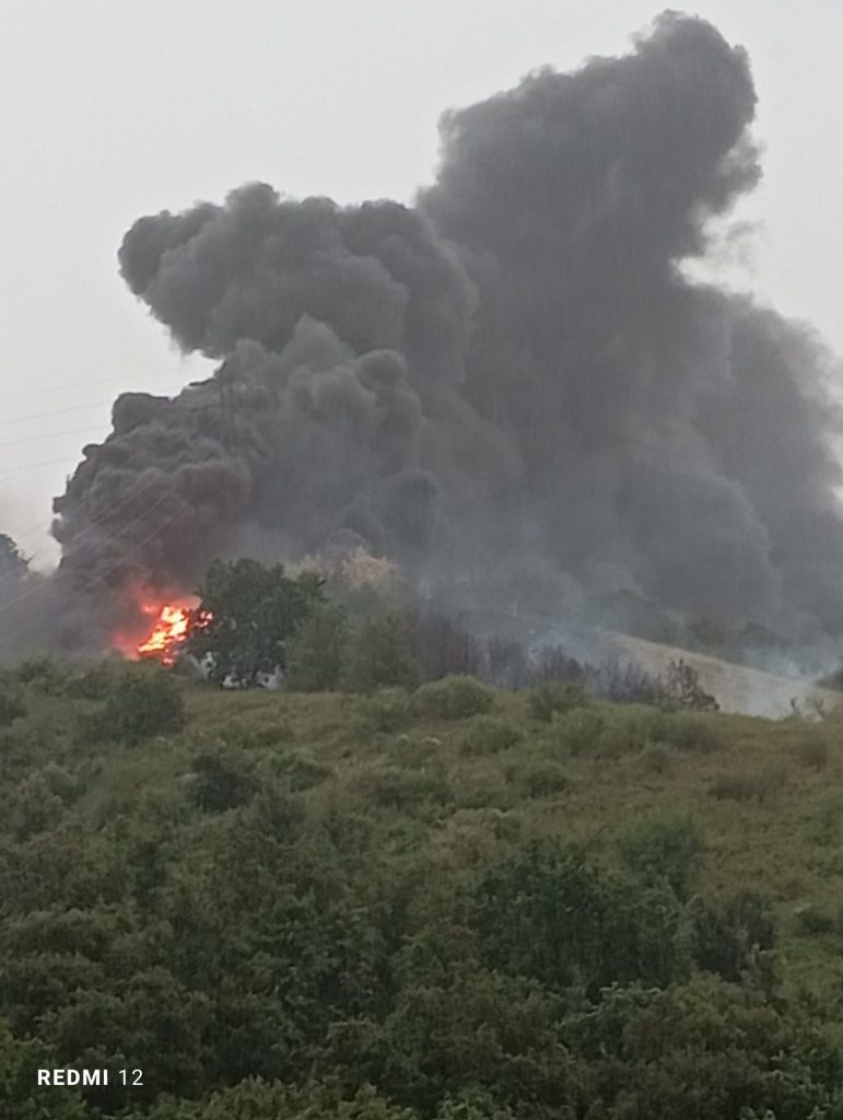 Incendio a Fuorigrotta, evacuato il complesso universitario di Monte Sant'Angelo