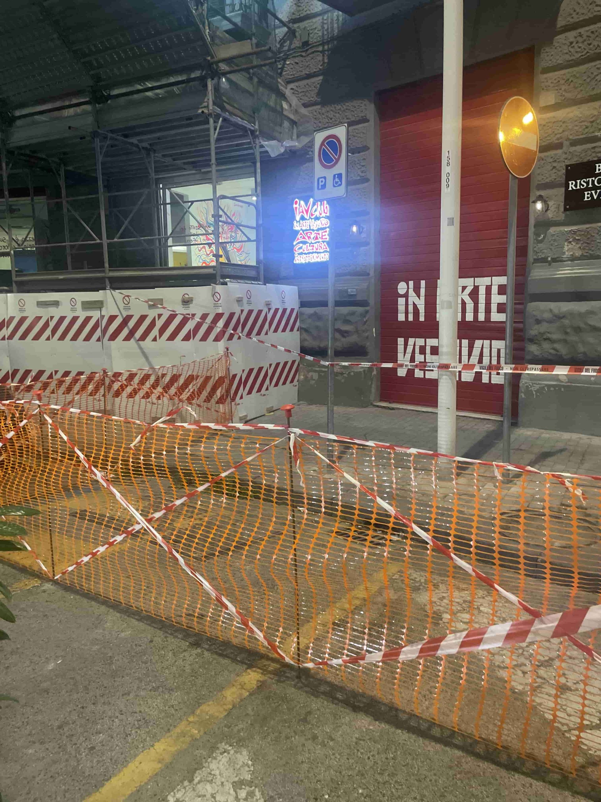 Napoli, pericolo di crollo e chiude “In Arte Vesuvio” sul lungomare partenopeo