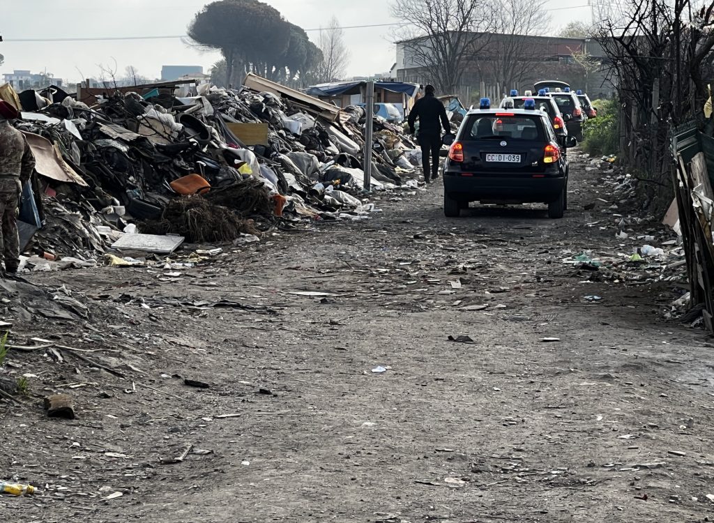Giugliano in Campania: arrestato 30enne per aver incendiato dei rifiuti