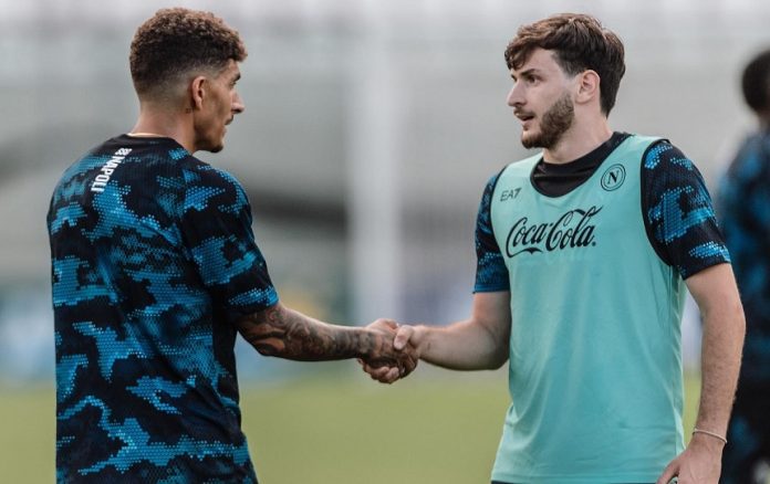 Calcio Napoli, in 500 allo stadio per il primo allenamento della squadra