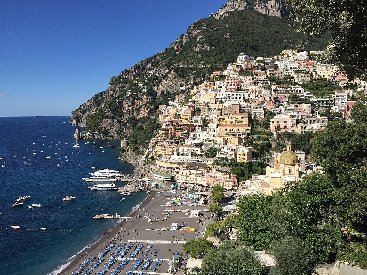 Positano regina dell'estate: località preferita da stranieri