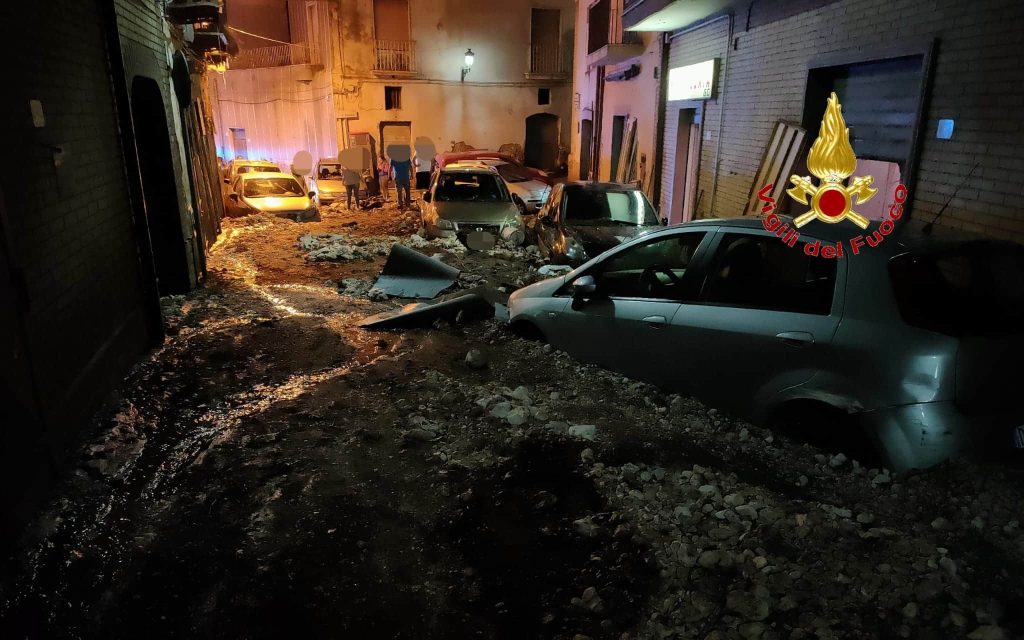 San Felice A Cancello Si Scava Nel Fango Per Trovare Madre E Figlio Dispersi