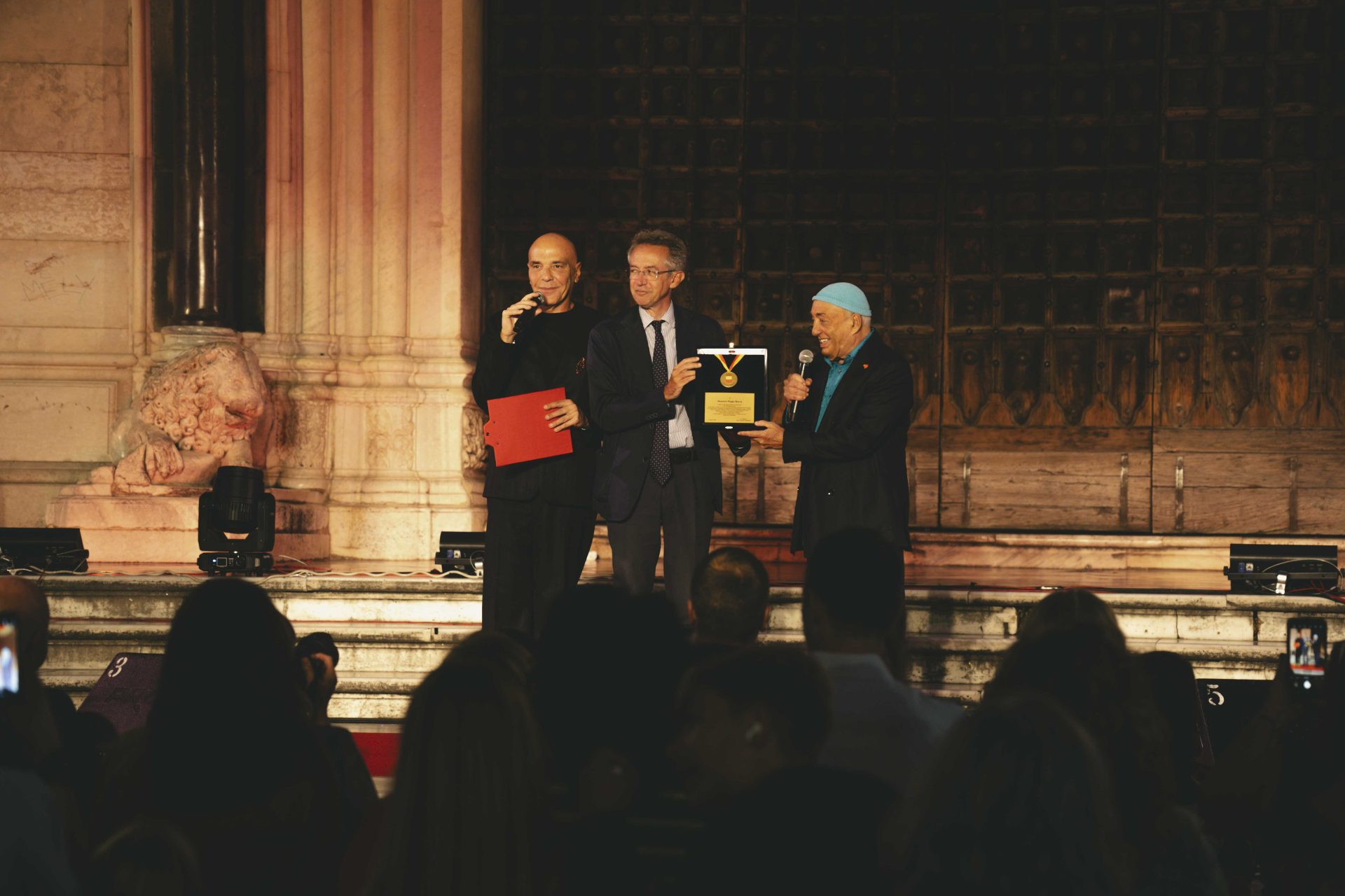 Premio San Gennaro World 2024, grande show sul Sagrato del Duomo di Napoli