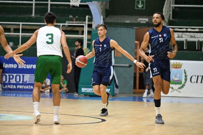 S.S. Napoli Basket. Seconda amichevole per gli azzurri con l'Avellino, che in casa trova la vittoria: finisce 86-77.