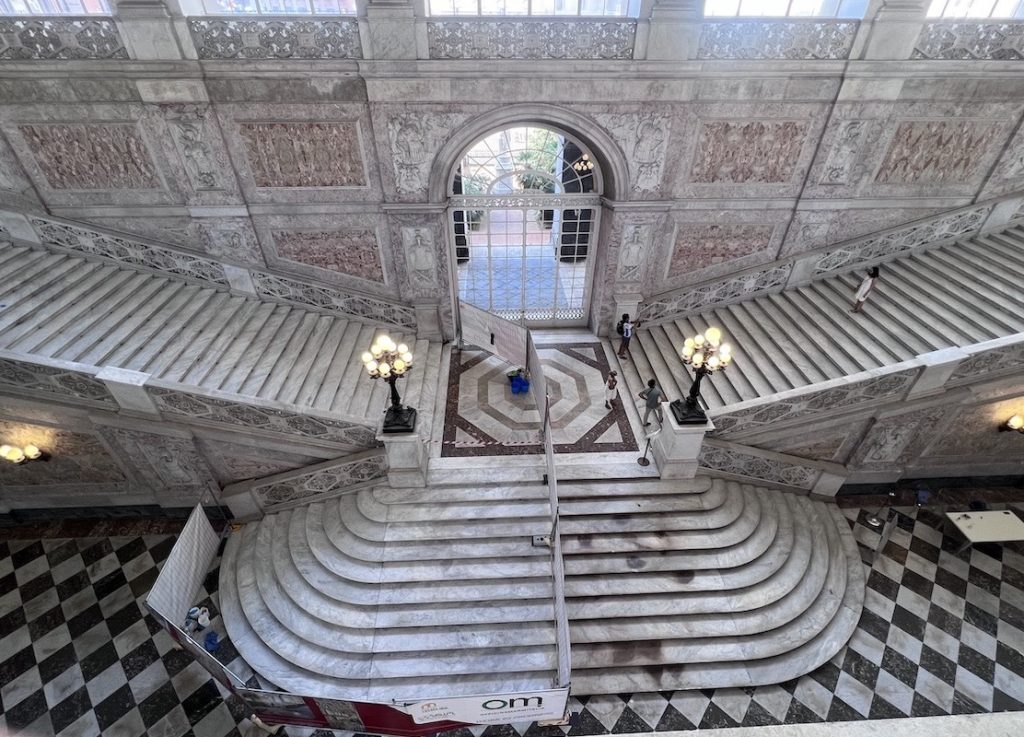 Palazzo Reale di Napoli, torna dal restauro l’arazzo dei Gobelins