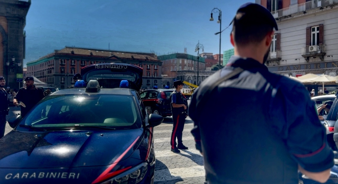 Targhe estere a Napoli, la stretta: sanzioni per veicoli e polizze assicurative non conformi