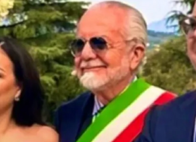 Aurelio De Laurentiis celebra un matrimonio: show con battute sulla Juve - VIDEO