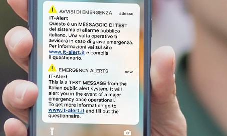 Campi Flegrei, oggi il test IT alert: a che ora arriva il messaggio e cosa fare