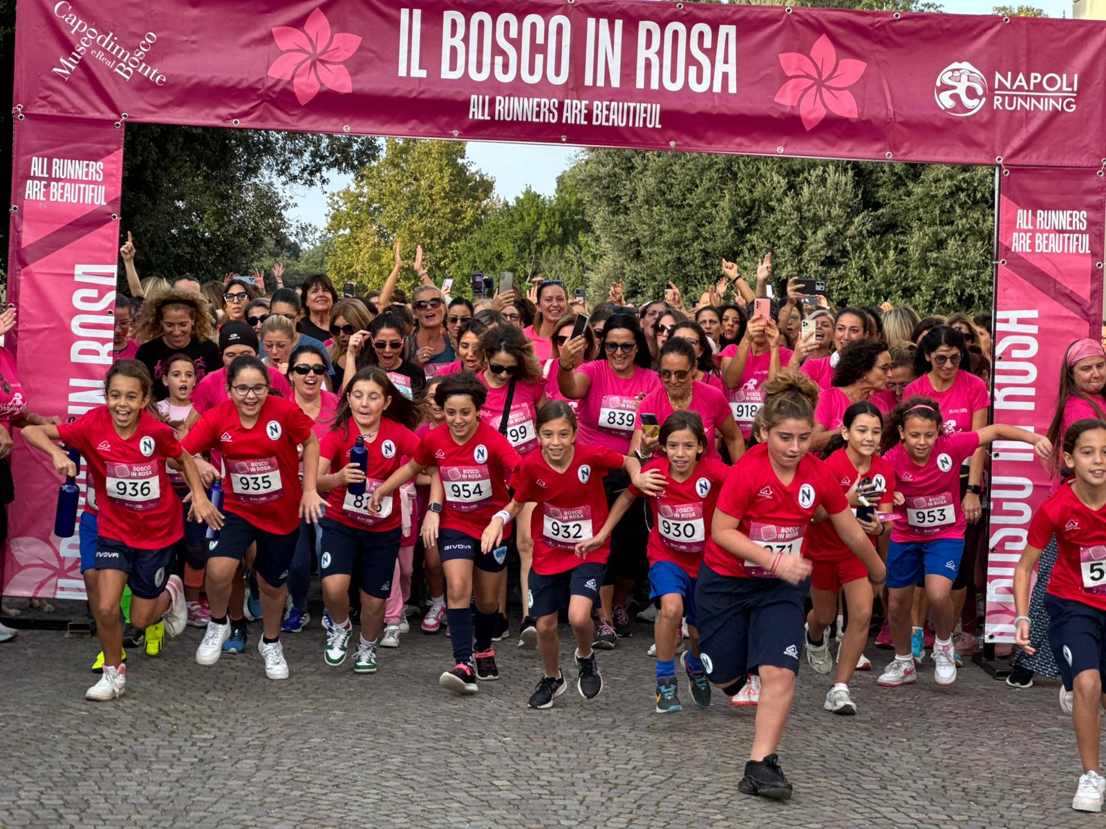 Bosco in Rosa, in settecento tra i viali di Capodimonte per le donne e la beneficenza