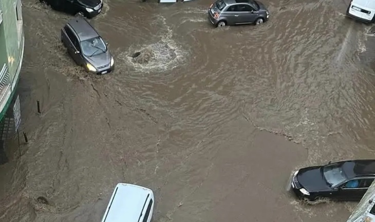 Maltempo in Campania, strade come fiumi a Sorrento