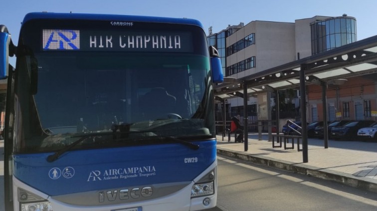 Grottaminarda, studenti 14enni trovano borsello con 15mila euro su bus e lo riconsegnano