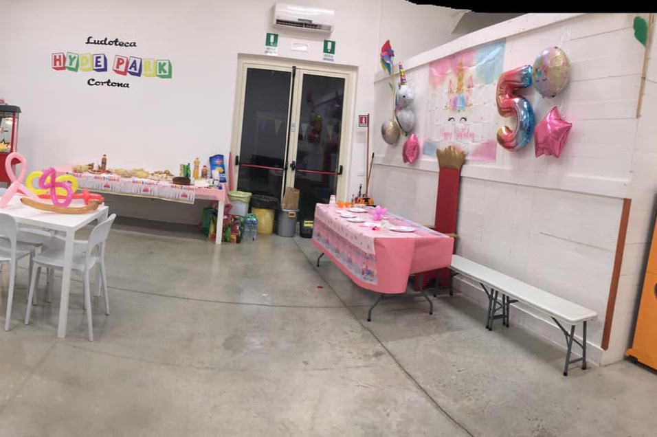 Cortona, nessuno va a festa bimba 5 anni napoletana