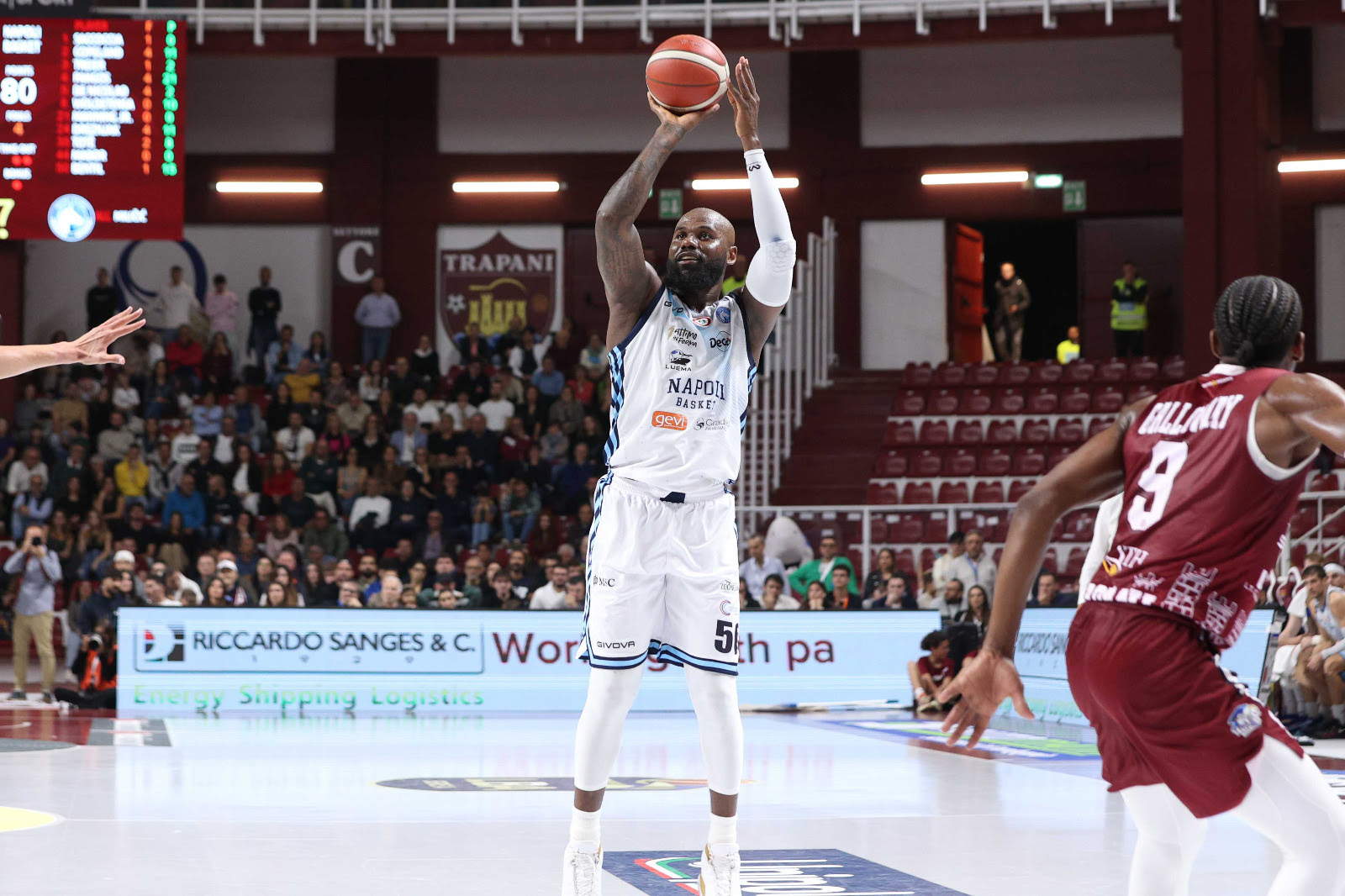 Napoli Basket lotta fino alla fine ma cede a Trapani 95-85