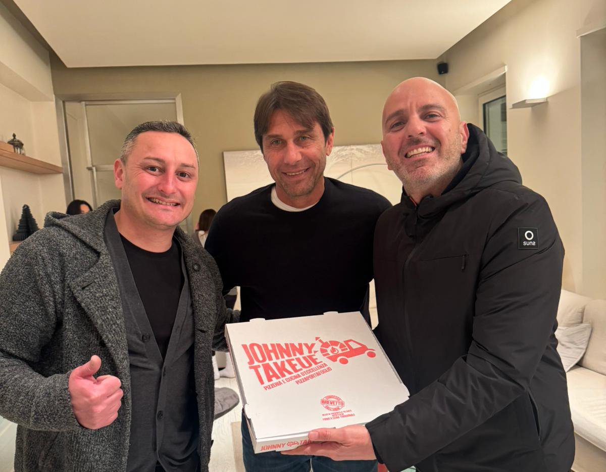 Pizza a casa per Antonio Conte prima della sfida con la Lazio