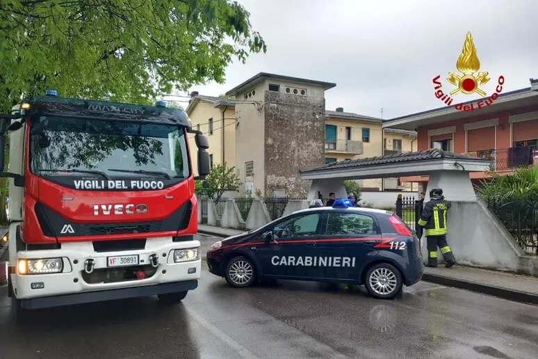 Qualiano, incendio in una concessionaria: a fuoco 4 auto