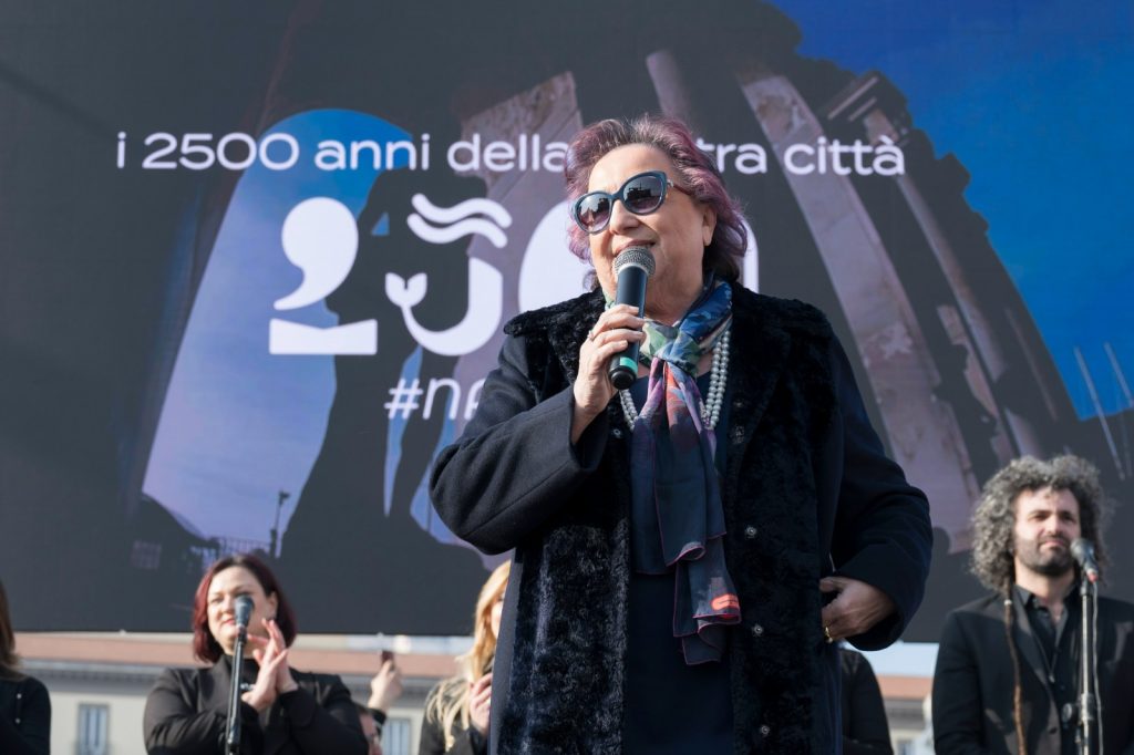 Napoli, in Piazza Municipio 3000 cittadini e turisti per il concerto del coro That’s Napoli Live Show