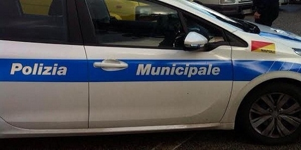 Fuorigrotta, prova a forzare posto di blocco durante Napoli Udinese poi si dà alla fuga: preso