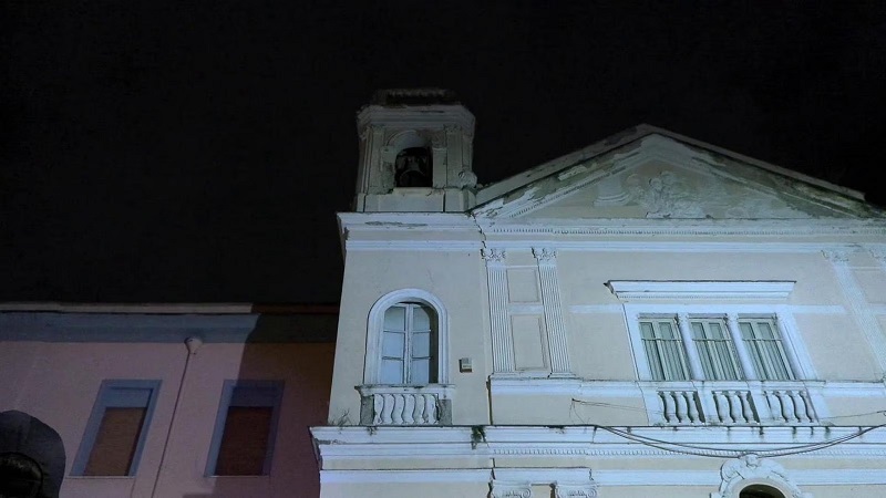 Bagnoli, terremoto Md 4.4: persone bloccate in casa escono da finestra, danni a chiesa di Sant’Anna