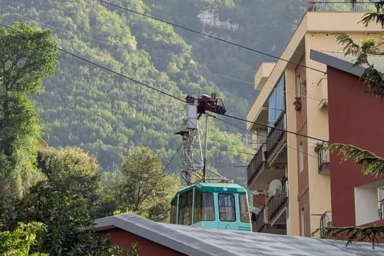 Monte Faito, precipita cabina funivia: 3 morti e un disperso