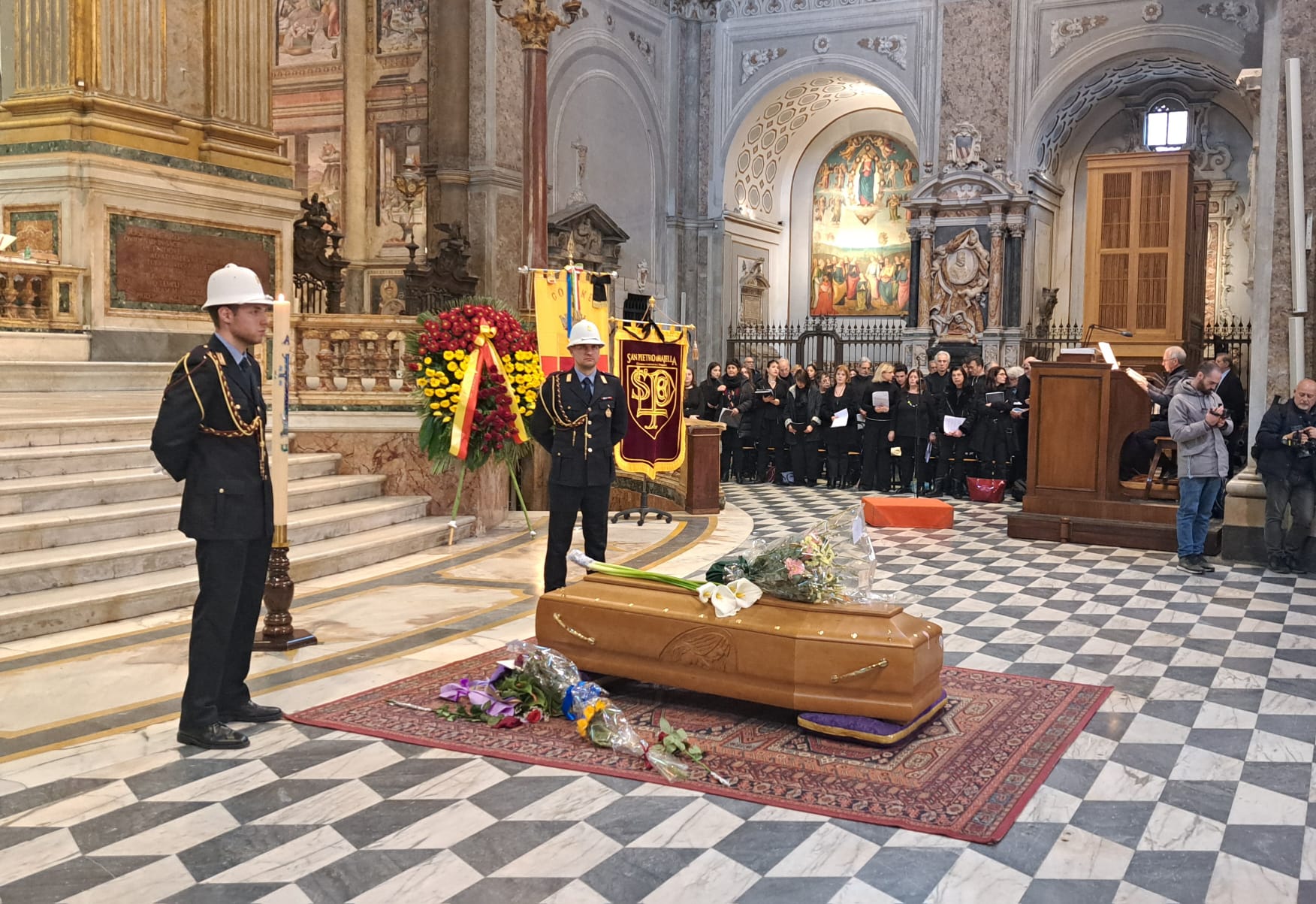 Al Duomo di Napoli per De Simone un addio che sa di rimpianto