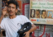 AstraDoc, ultima tappa tra la resistenza degli artigiani e un ritratto della Napoli più autentica