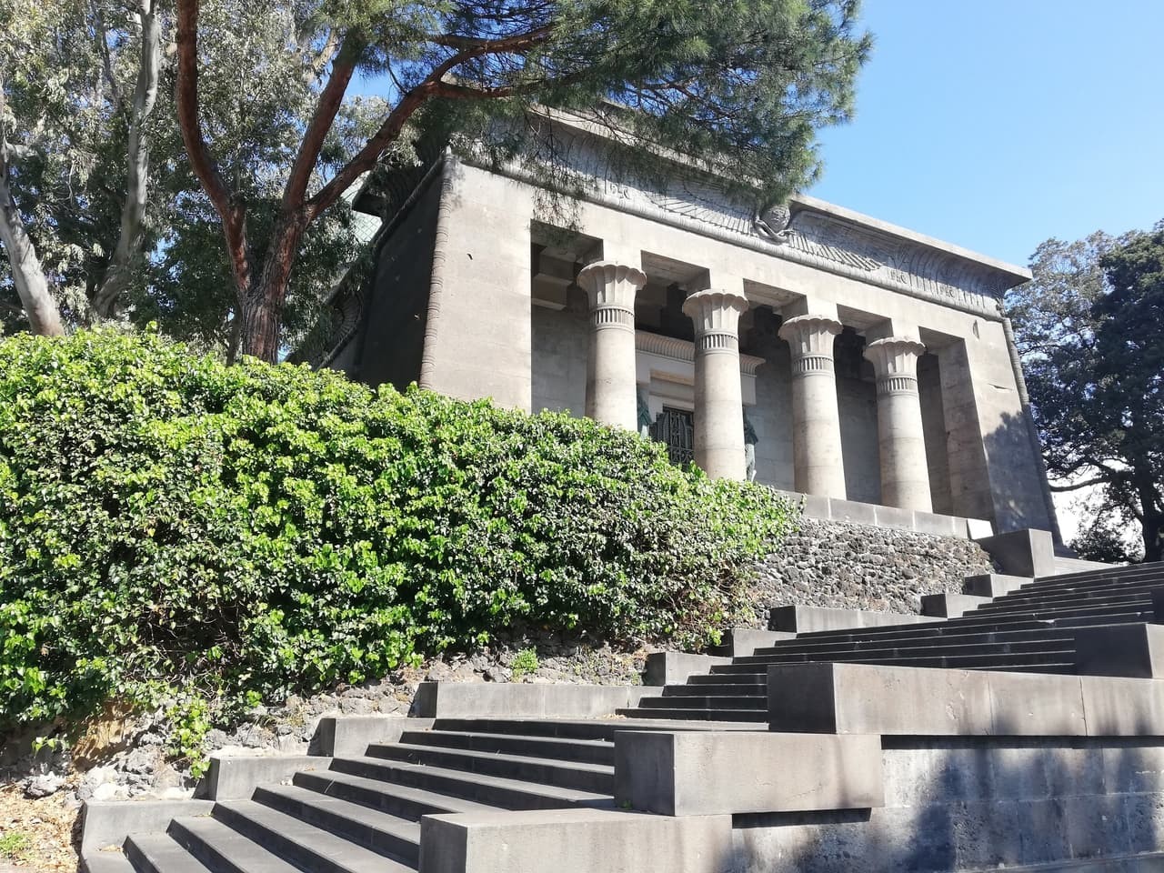 A Posillipo due visite straordinarie al Mausoleo Schilizzi